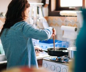 Female_Cooking_732x549-thumbnail